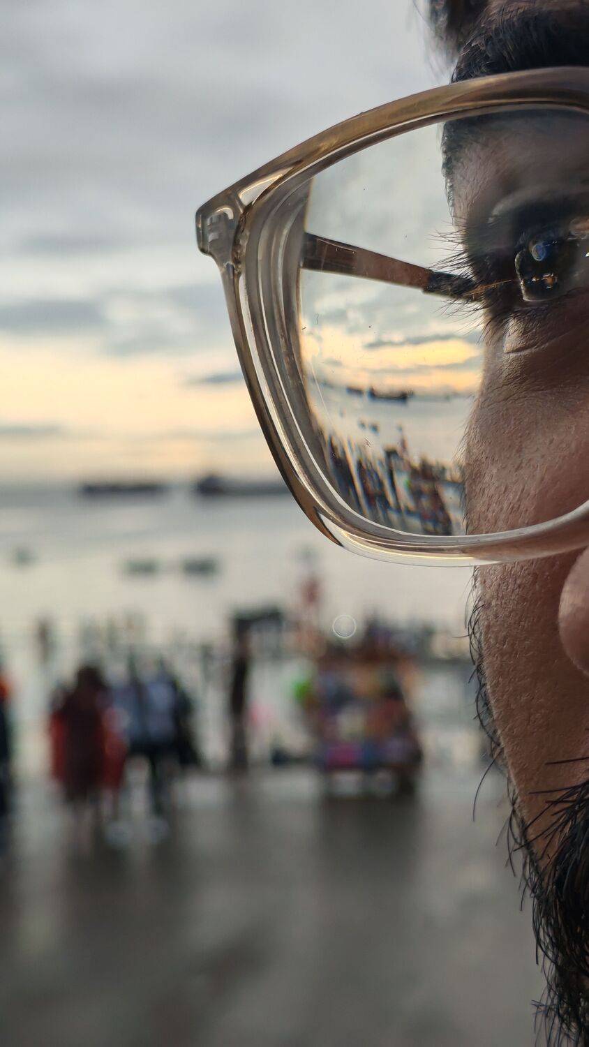 When the Eye Remembers: A Tale of Two Views