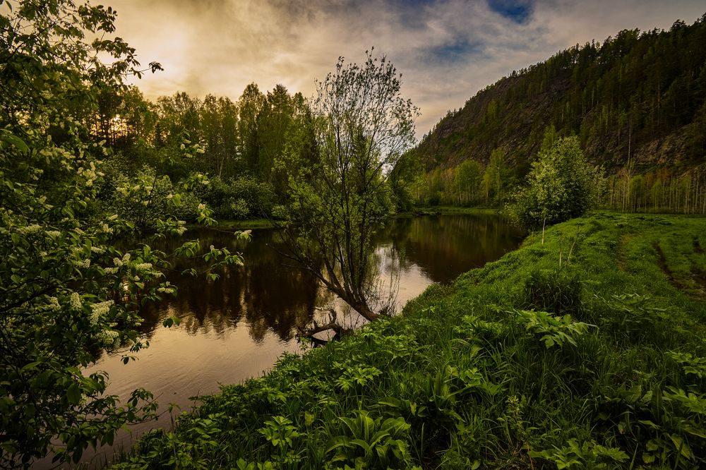 Между вечером и ночью.