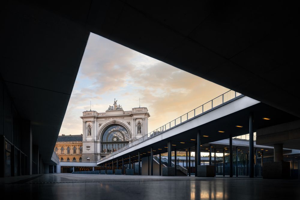 Keleti Framed