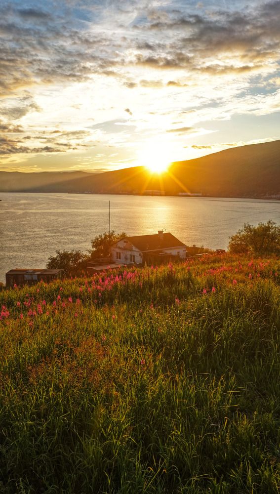 Домик с видом на морской закат