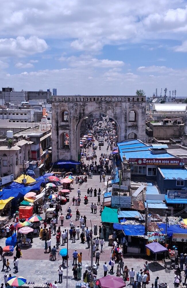 Charminar\'s buzzing streets
