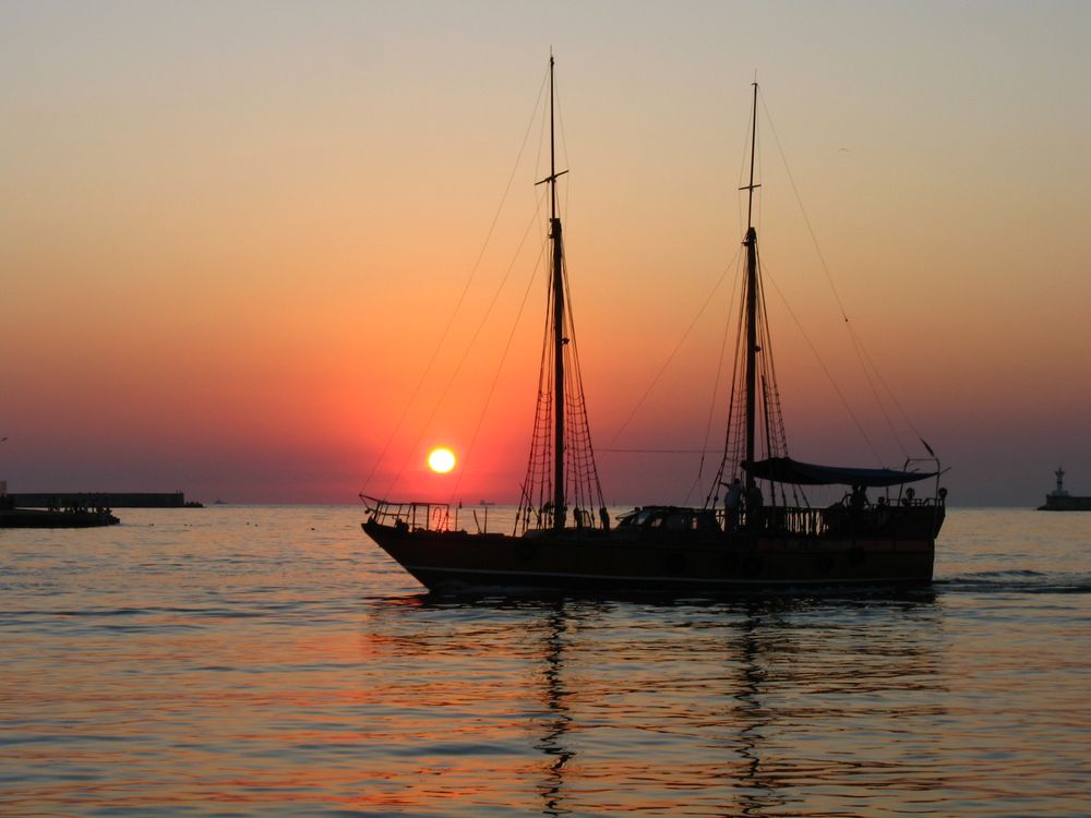 Photograph by Anton Hantov