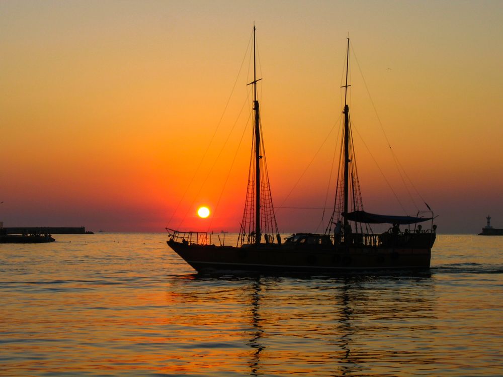 Photograph by Anton Hantov