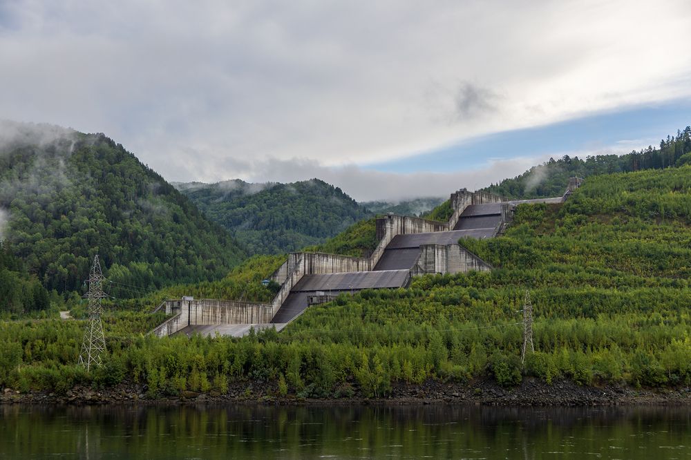 Береговой водосброс Саяно-Шушенской ГЭС