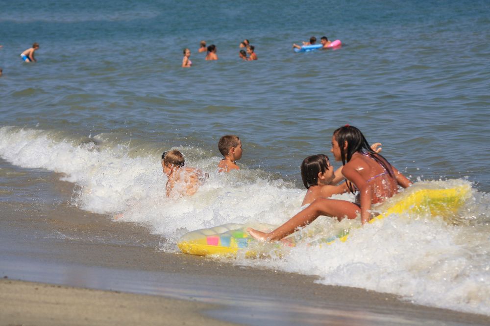 Children on the wave