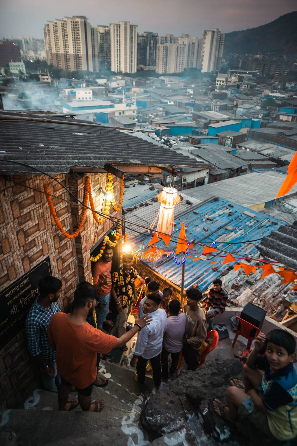 сквозь трущобы