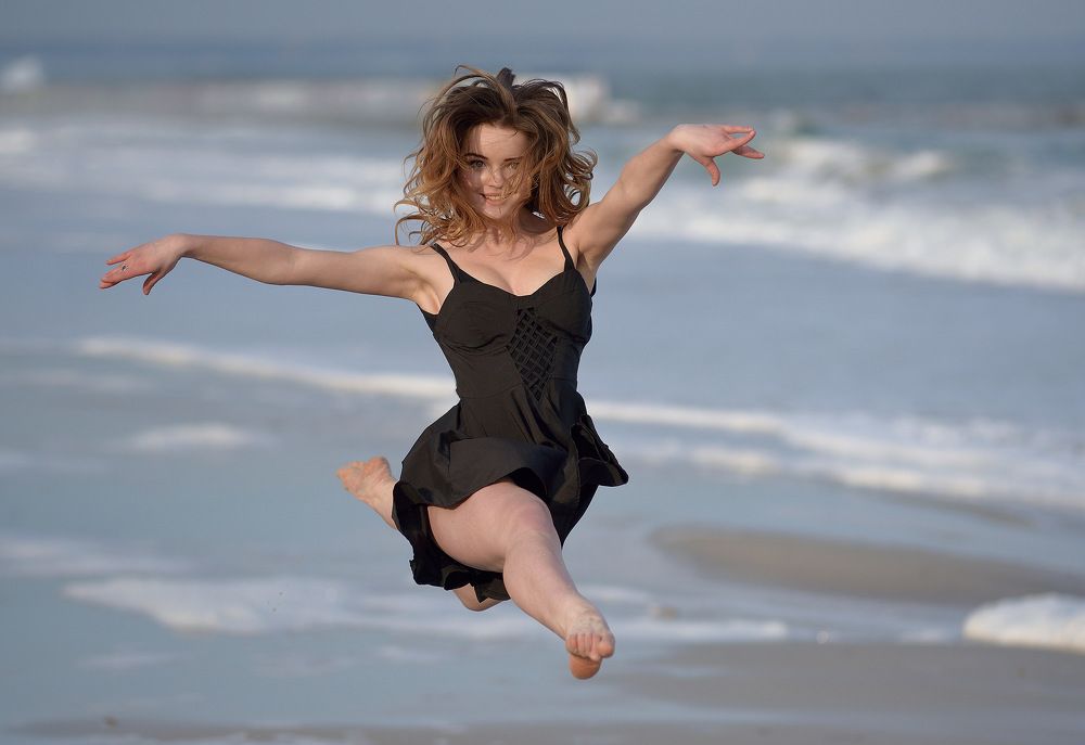 Холод не пугает, того кто  с огнем.