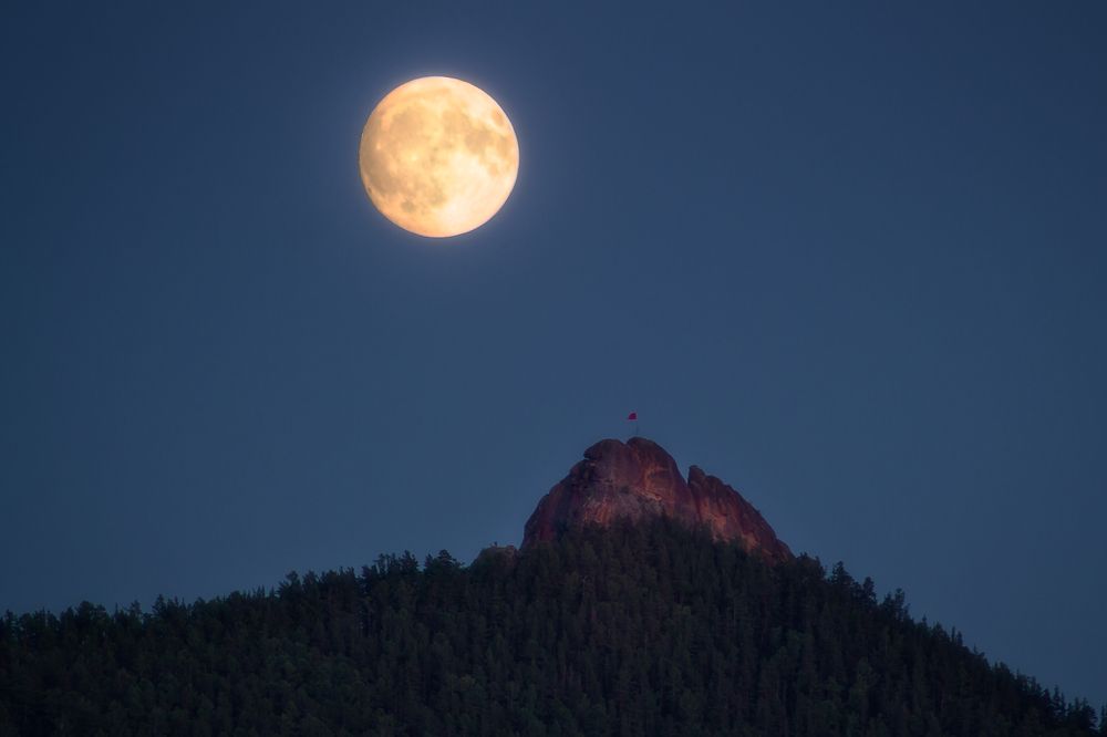 Луна над Такмаком