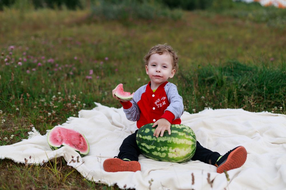 Мальчик с арбузом