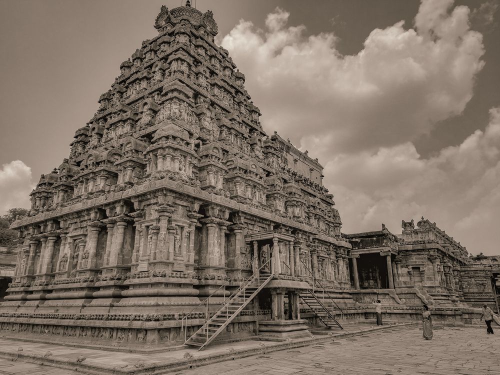 Chola architecture