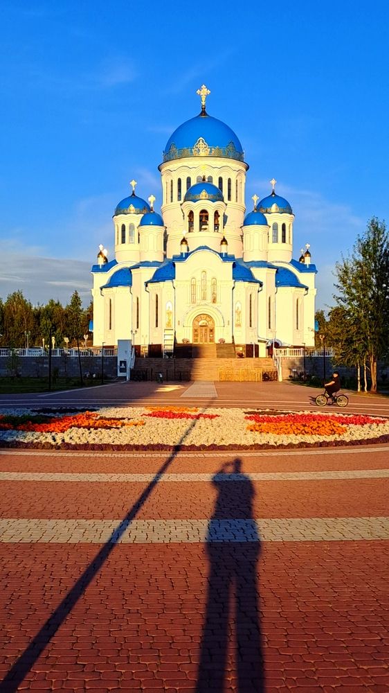 Свято-Троицкий кафедральный собор в жёстком свете