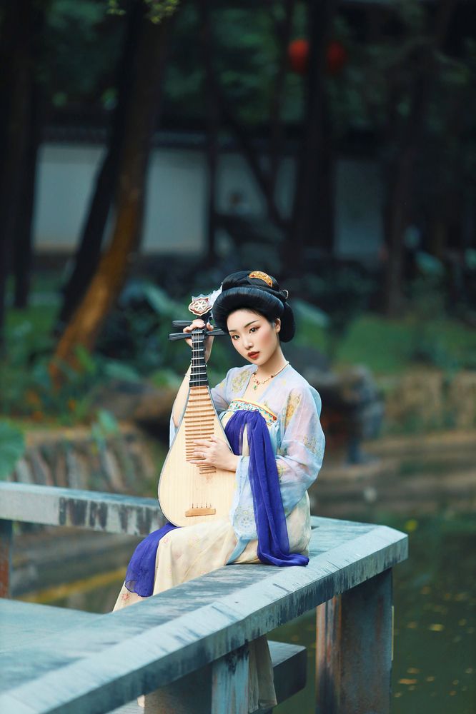 Every Hanfu tells a story of China