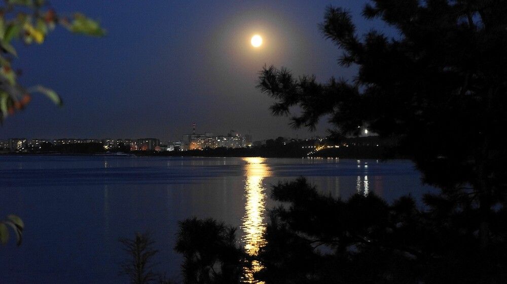 Лунная дорожка на море