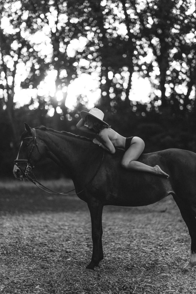 Она и Стихия