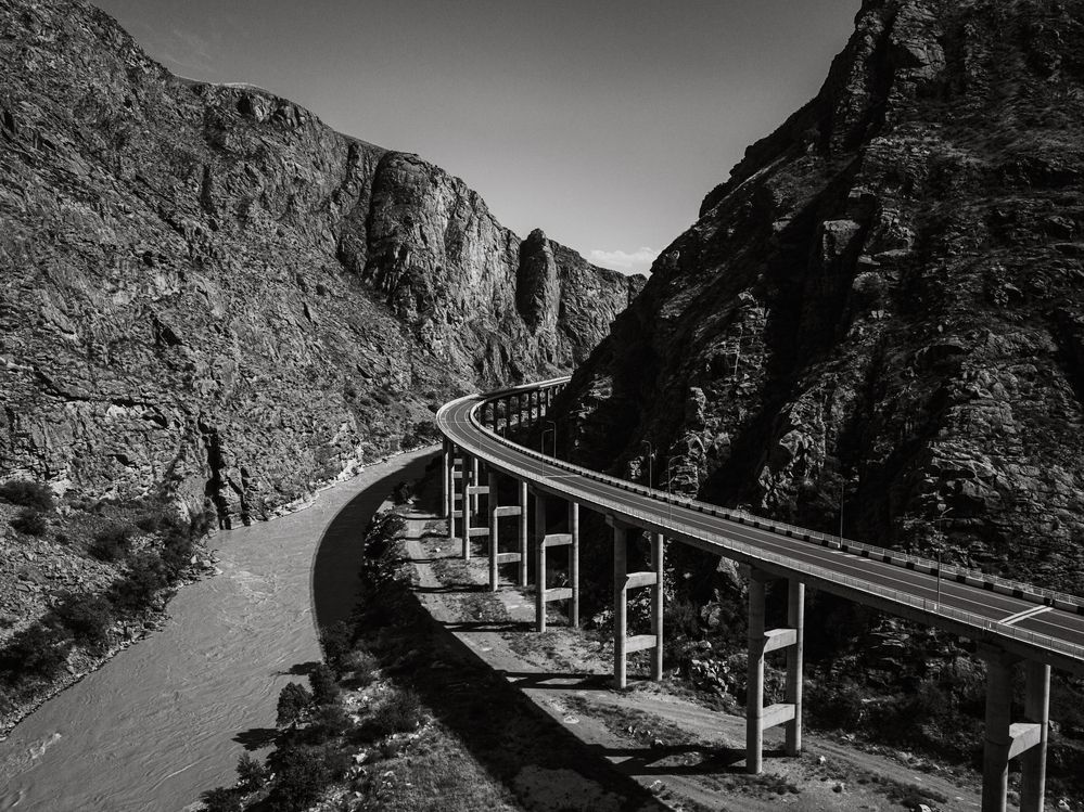 Мост в ущелье