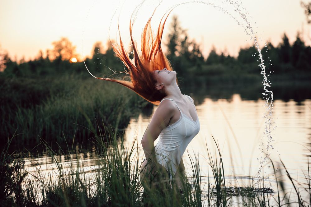 Девушка  и брызги