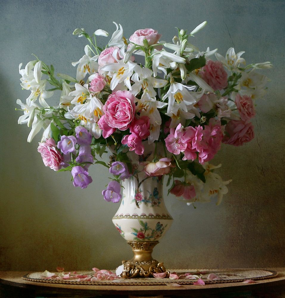 О ,лилии, нежны, благоуханны