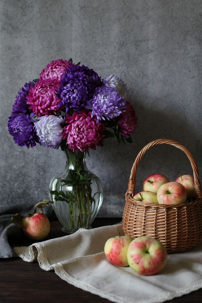 Август. Астры.