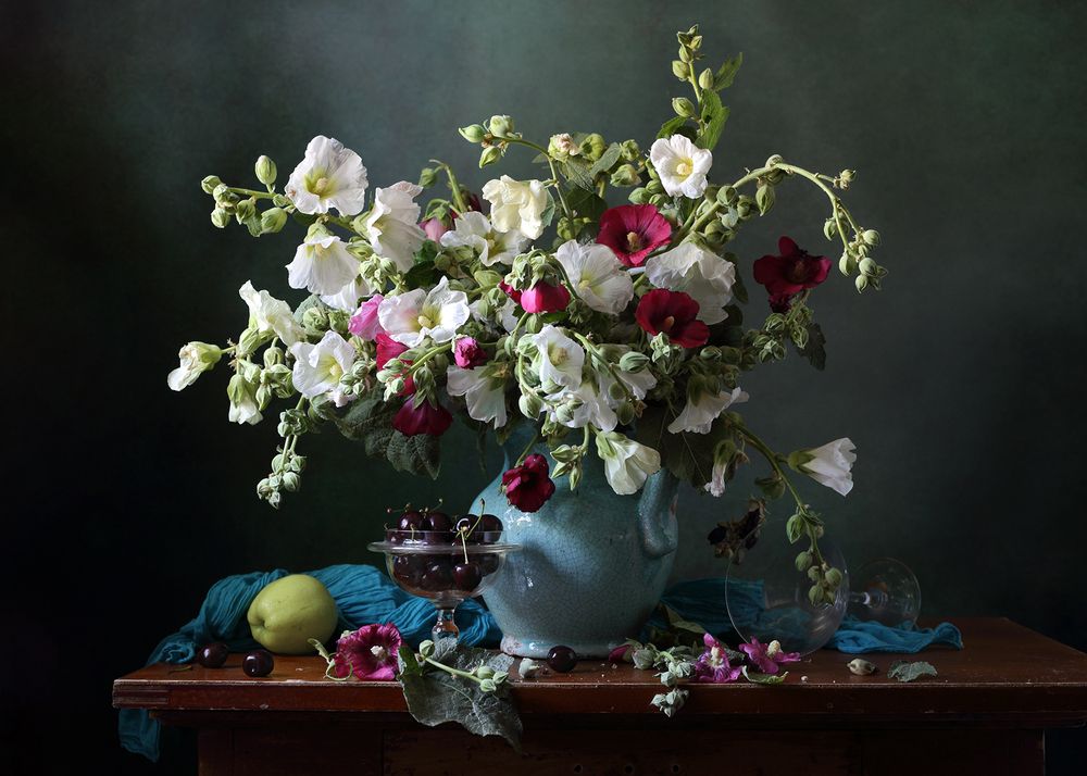 Букет из веток мальвы