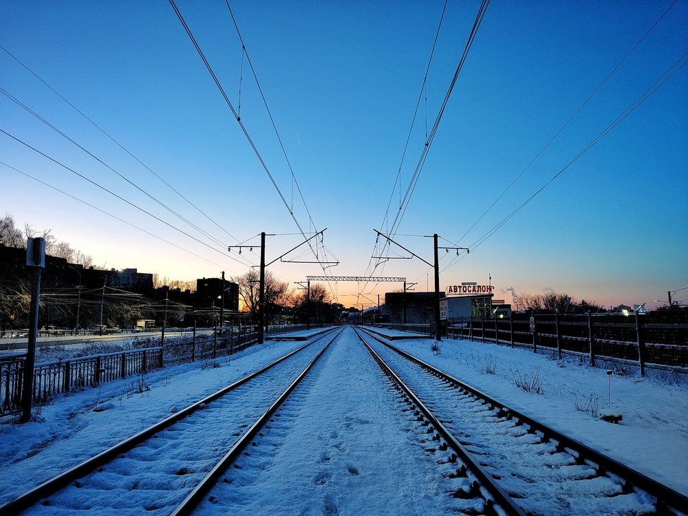 Закат на железной дороге
