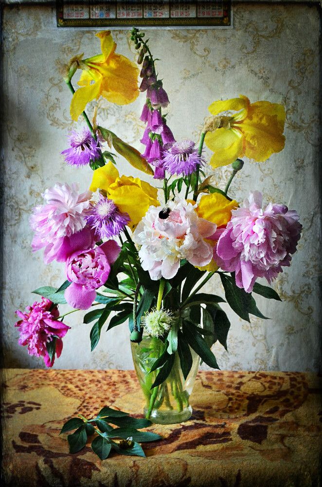 Букет с пионами