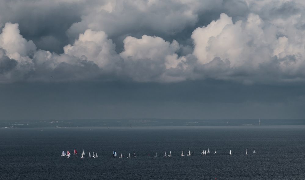 Под облаками