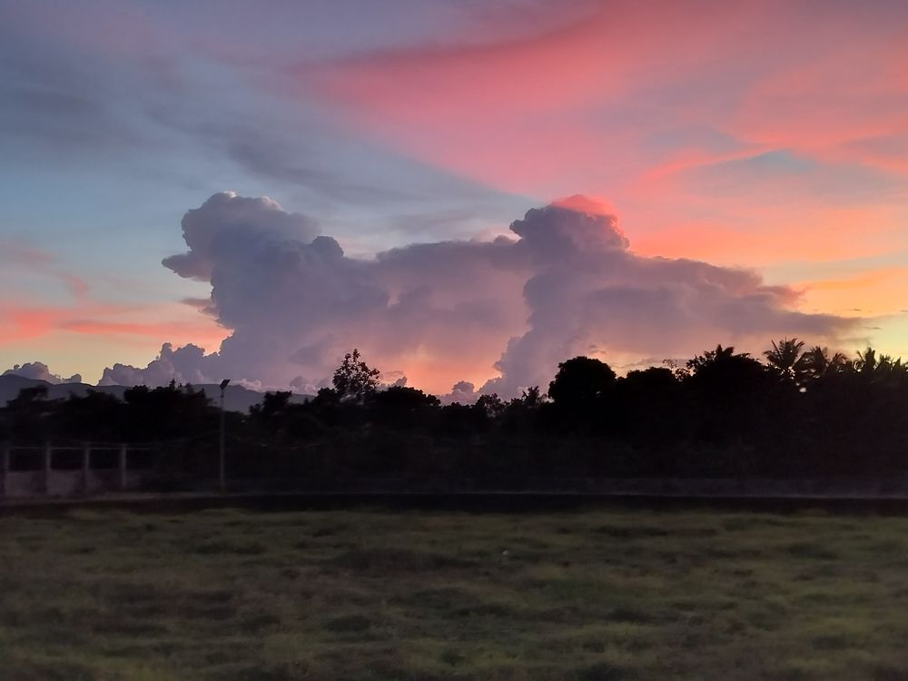 Chasing the Horizon Together