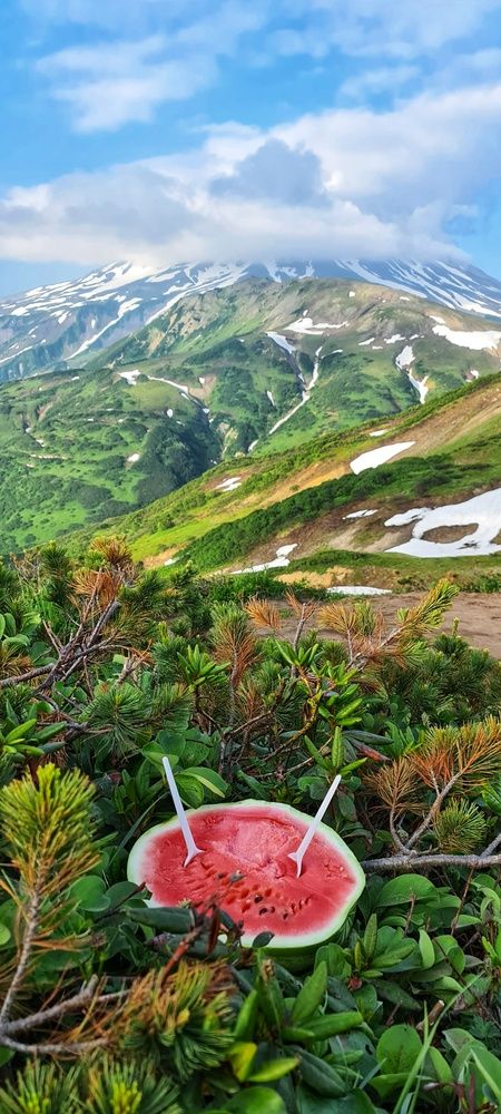 Арбузный перекус с видом на вулкан