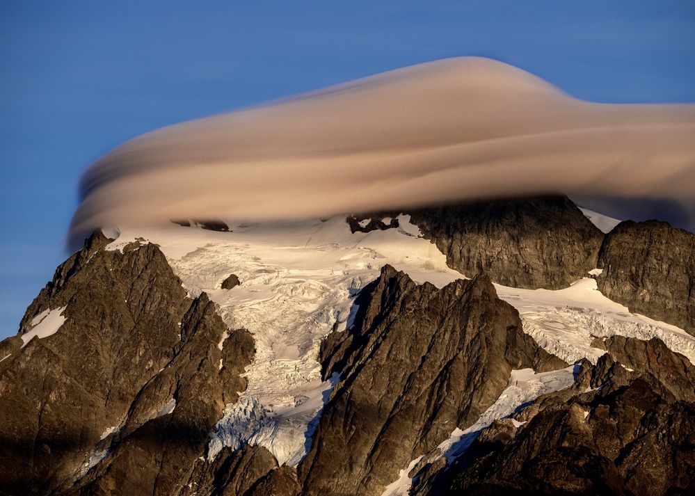 Lentucular clouds over the mountains