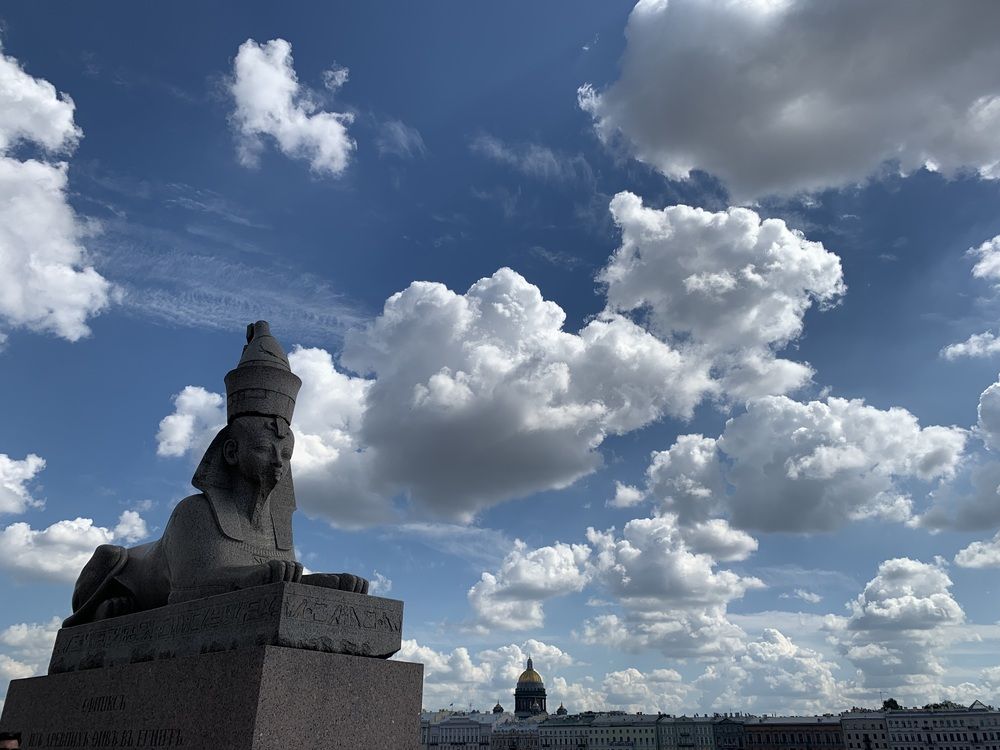 Над вечным покоем