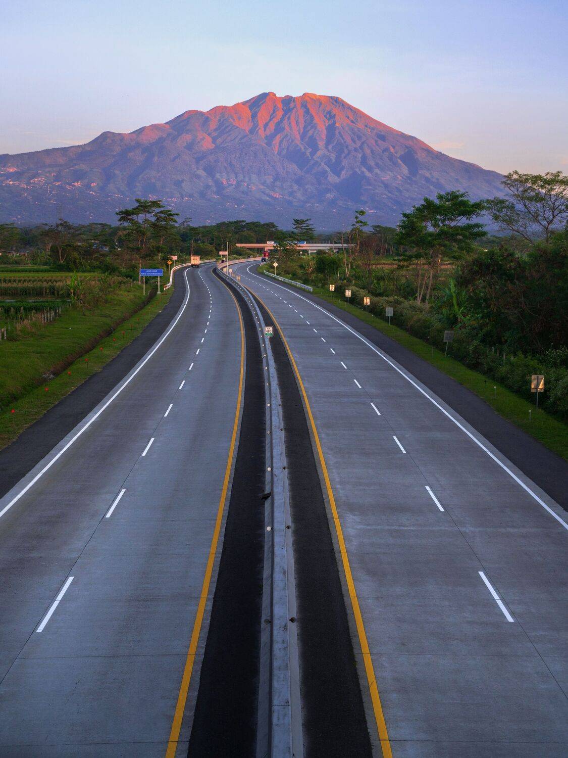 Highway to Mountain
