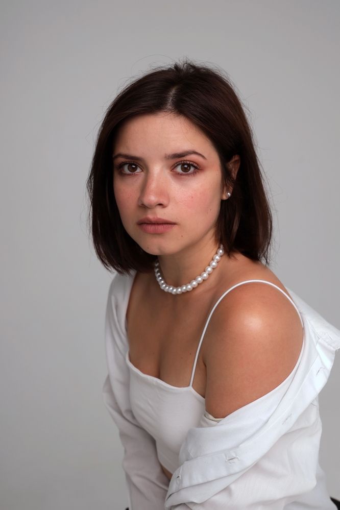 Девушка в жемчужном ожерелье (The girl in the pearl necklace)