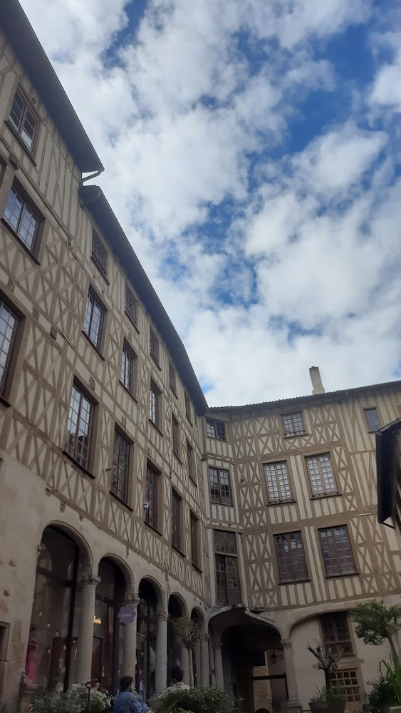 Photograph by SAMEERA MADUSHANTHA MUTHUKUDA ARACHCHIGE