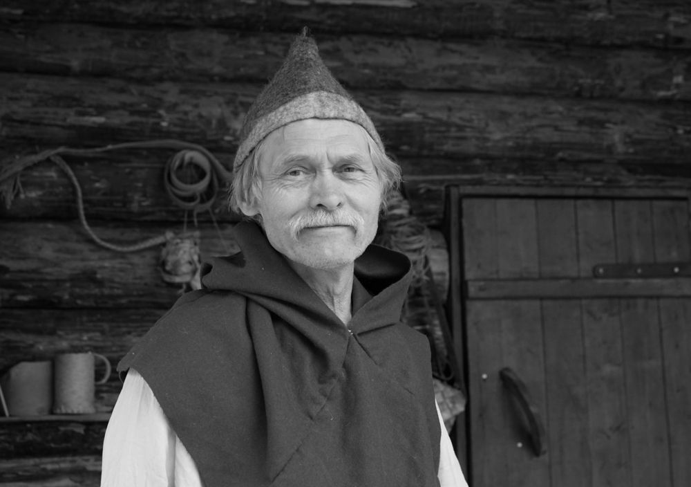 Берестяных дел  мастер