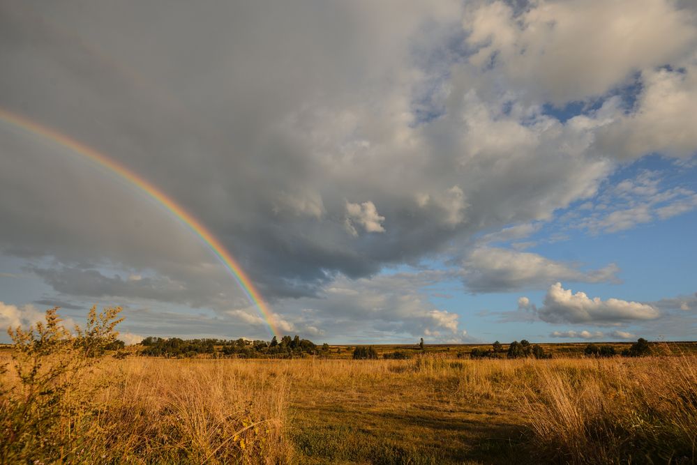 Облака с радугой