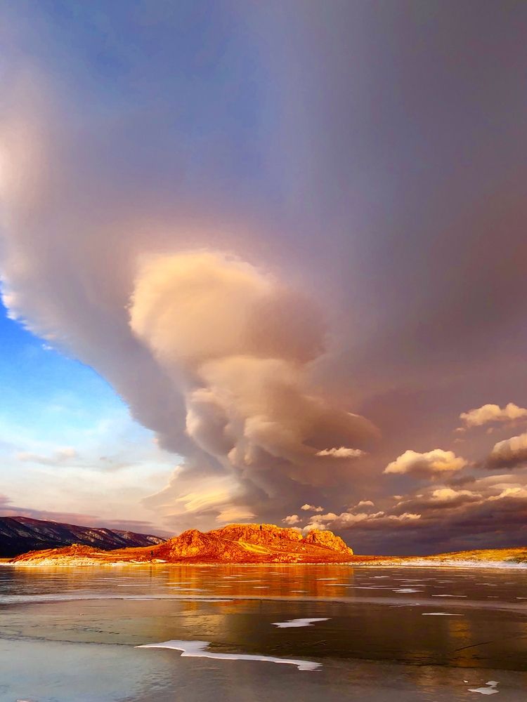 Закат на заливе байкала