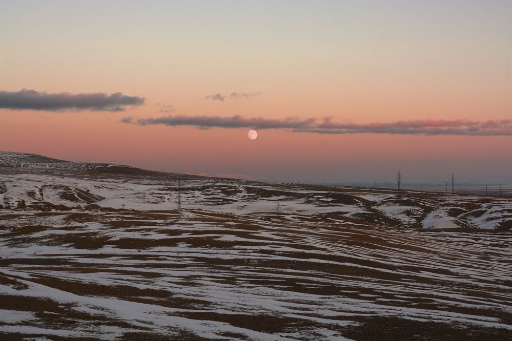 Уж поздний вечер догарал...