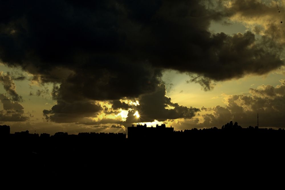 Закат над городом (Sunset over the city)