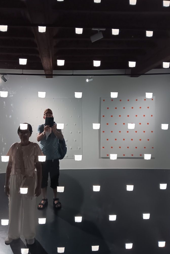 Inside Niele Toroni\'s world