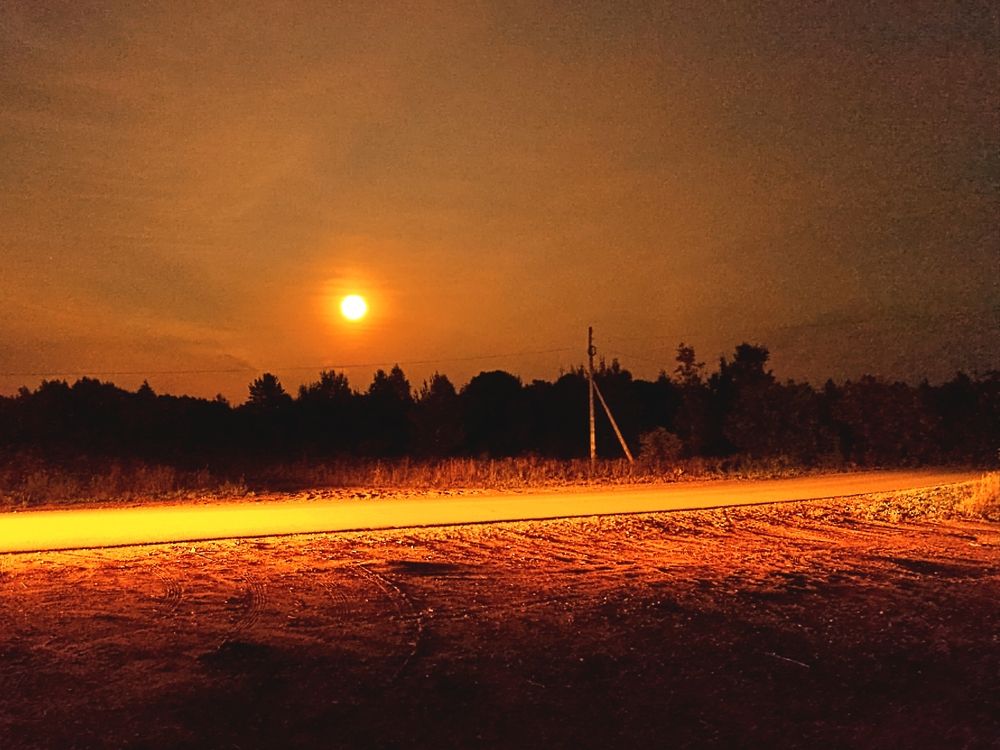 Лососевая луна