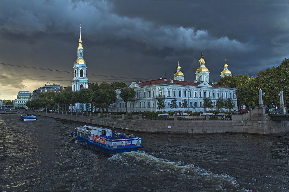 Гроза над Никольским собором.