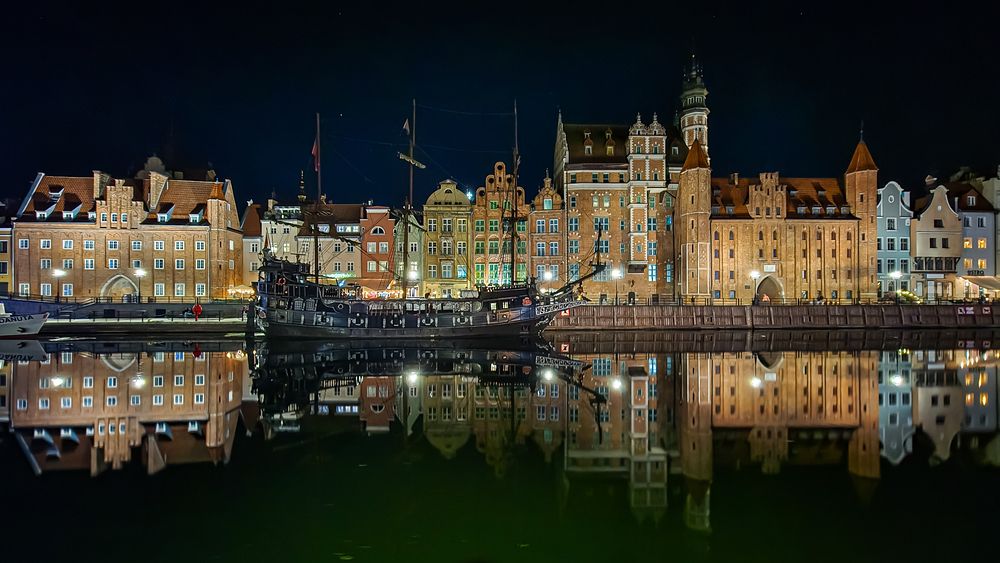 Gdansk at night
