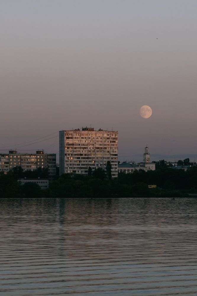 Восход луны над Воронежским водохранилищем