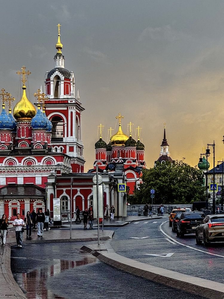 Варварка после дождя. Москва.