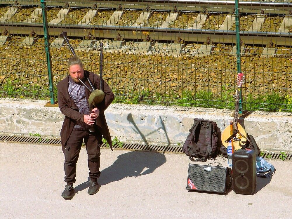 Уличный музыкант