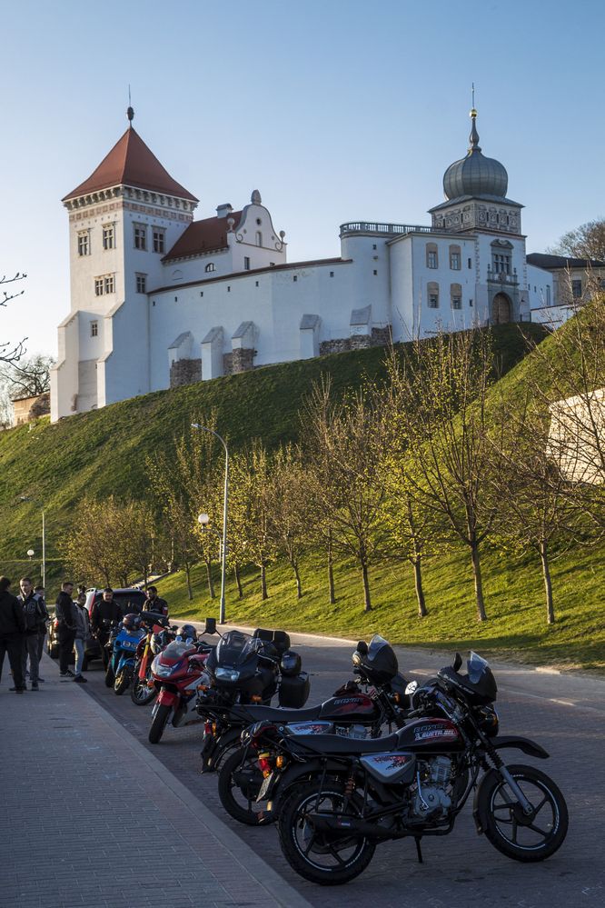 Тусовка у старого замка