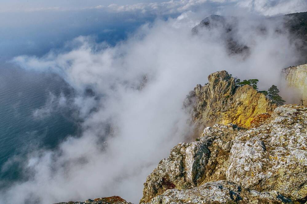 Три стихии: земля, вода, воздух.