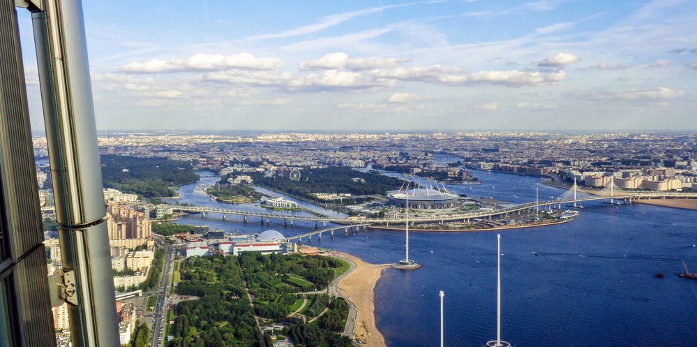 Вид из окна на Санкт-Петербург.