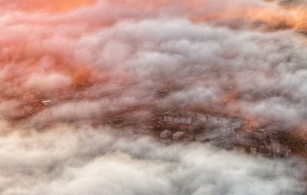 Город сквозь облака