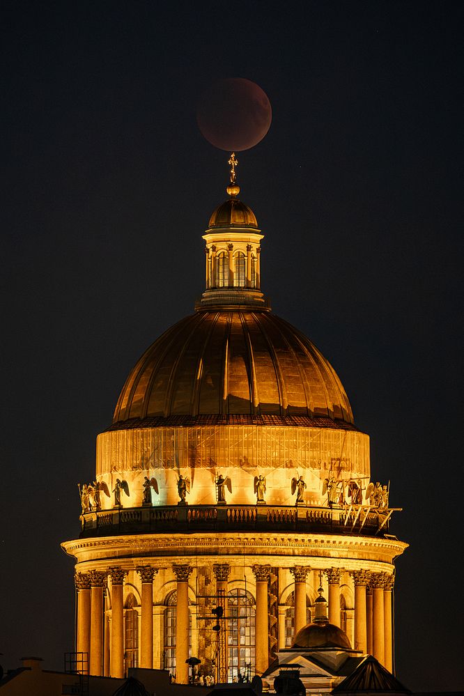 We caught the lunar eclipse!